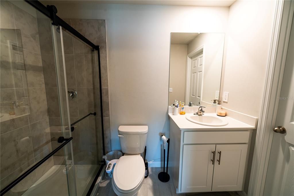 Activo con contrato: $365,000 (4 camas, 2 baños, 1499 Pies cuadrados)