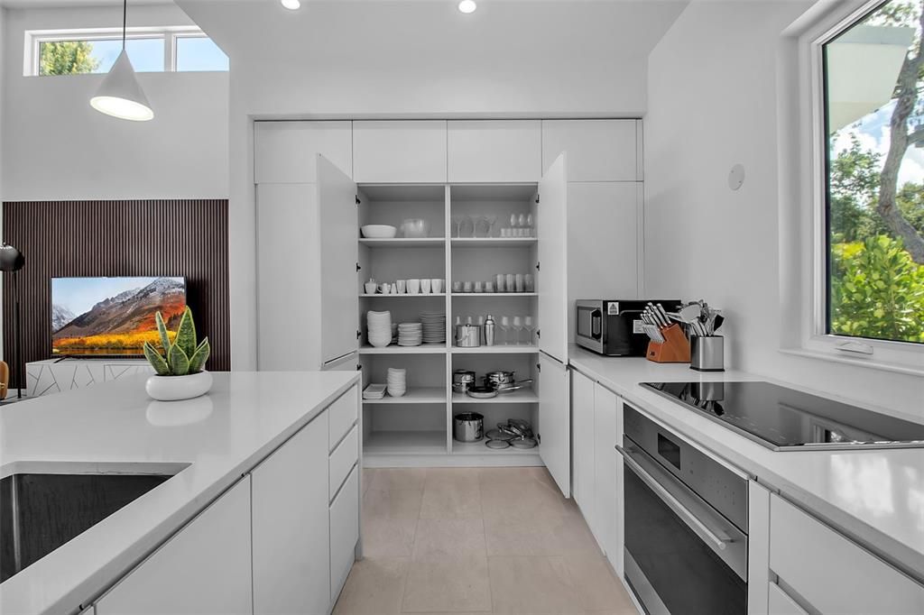 For Rent: $12,500 (4 beds, 3 baths, 2731 Square Feet)