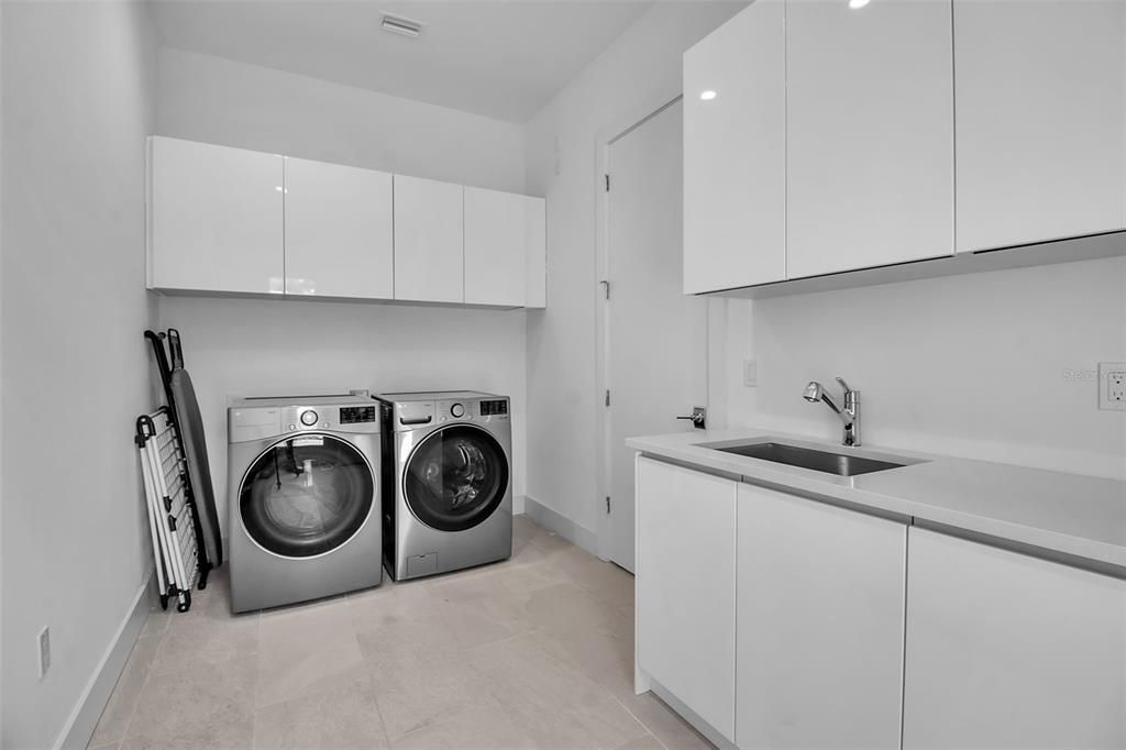 For Rent: $12,500 (4 beds, 3 baths, 2731 Square Feet)