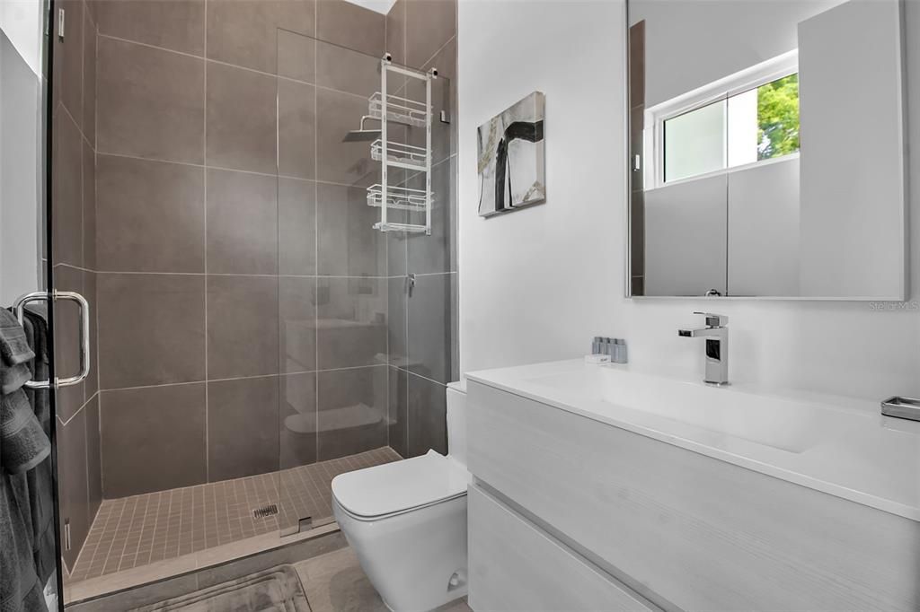 For Rent: $12,500 (4 beds, 3 baths, 2731 Square Feet)