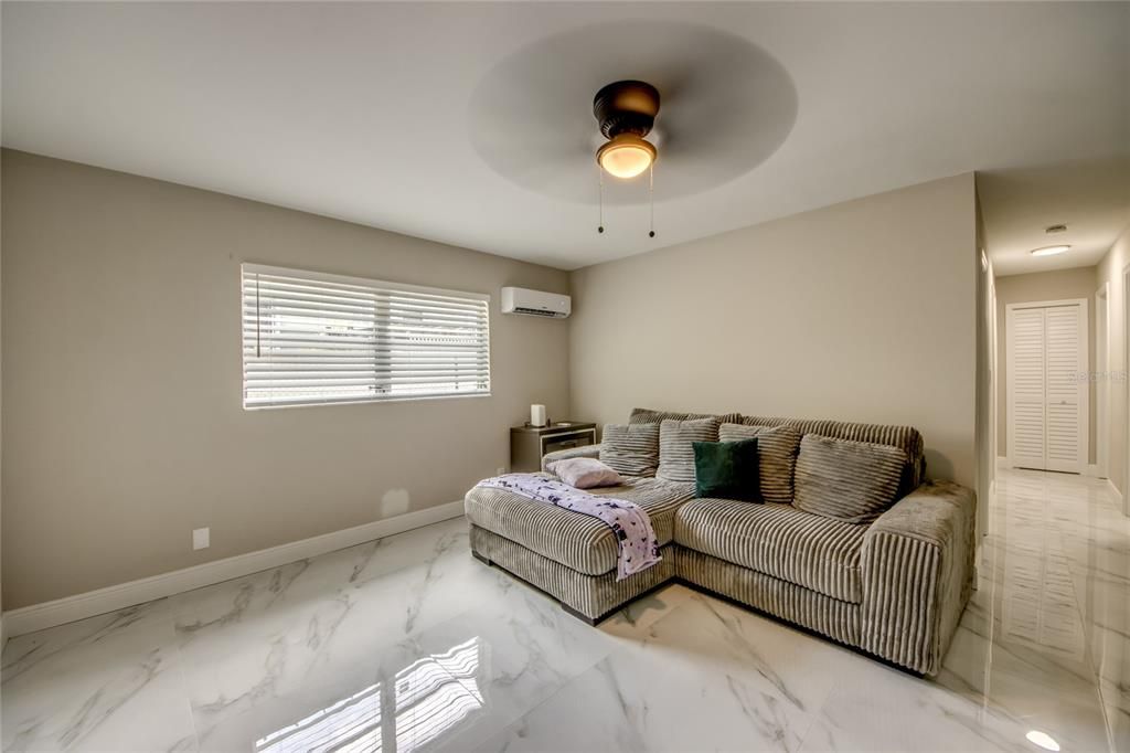 En Venta: $179,900 (2 camas, 2 baños, 882 Pies cuadrados)