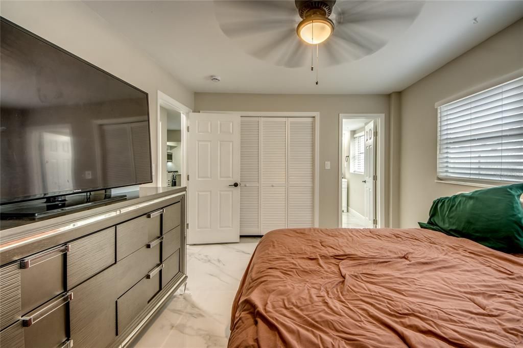 En Venta: $179,900 (2 camas, 2 baños, 882 Pies cuadrados)