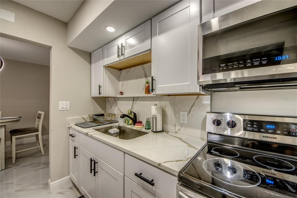 En Venta: $179,900 (2 camas, 2 baños, 882 Pies cuadrados)