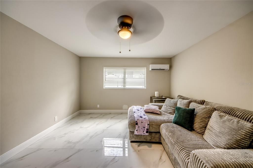 En Venta: $179,900 (2 camas, 2 baños, 882 Pies cuadrados)