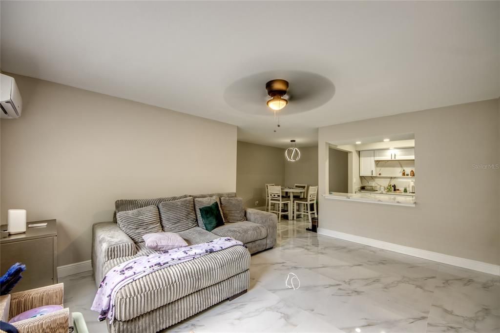 En Venta: $179,900 (2 camas, 2 baños, 882 Pies cuadrados)