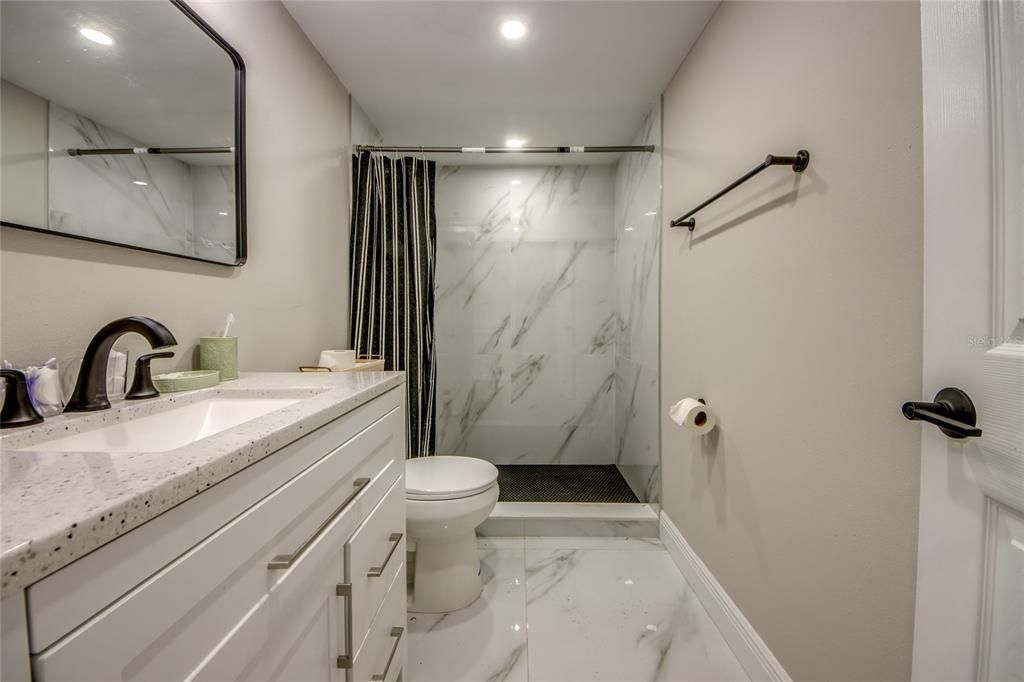 En Venta: $179,900 (2 camas, 2 baños, 882 Pies cuadrados)