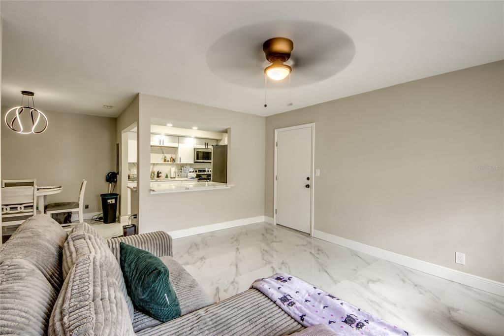 En Venta: $179,900 (2 camas, 2 baños, 882 Pies cuadrados)