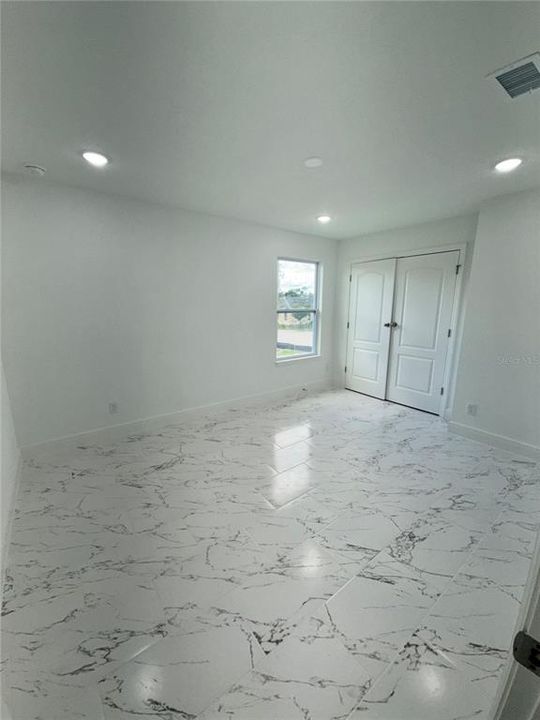 合同活跃: $2,300 (3 贝兹, 2 浴室, 1692 平方英尺)