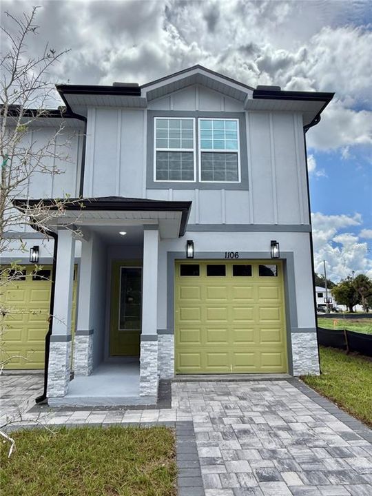 合同活跃: $2,300 (3 贝兹, 2 浴室, 1692 平方英尺)