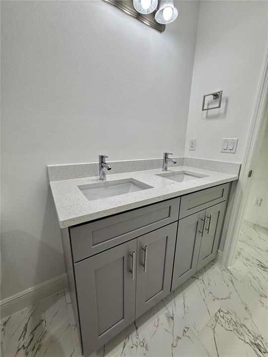 合同活跃: $2,300 (3 贝兹, 2 浴室, 1692 平方英尺)