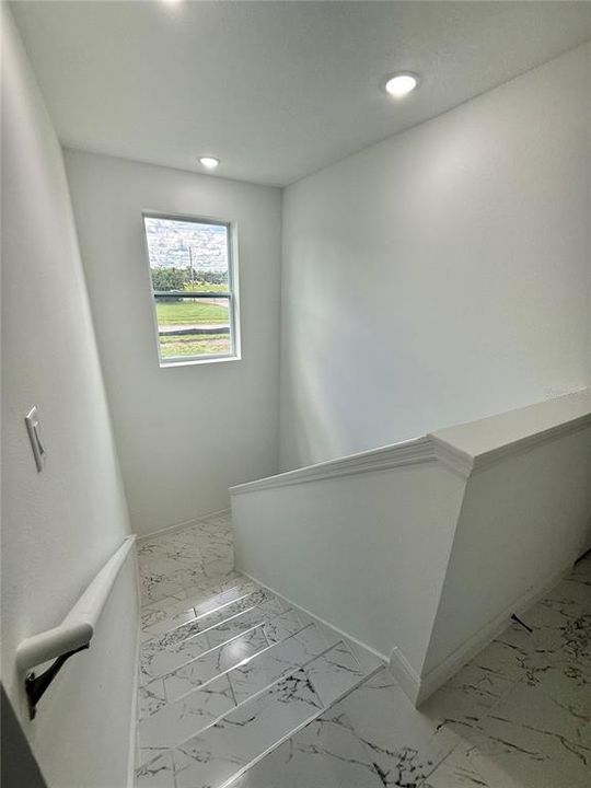 合同活跃: $2,300 (3 贝兹, 2 浴室, 1692 平方英尺)