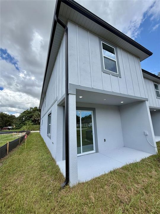 合同活跃: $2,300 (3 贝兹, 2 浴室, 1692 平方英尺)