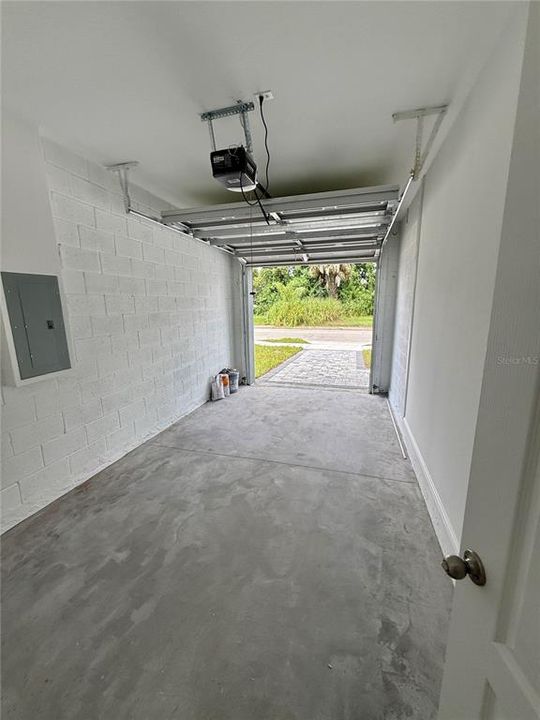 合同活跃: $2,300 (3 贝兹, 2 浴室, 1692 平方英尺)