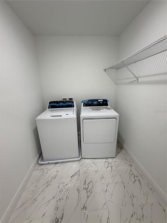 合同活跃: $2,300 (3 贝兹, 2 浴室, 1692 平方英尺)