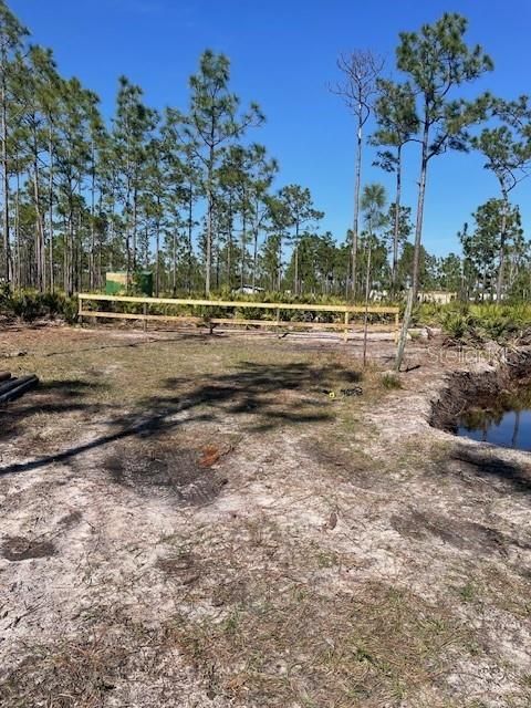 待售: $17,000 (2.48 acres)