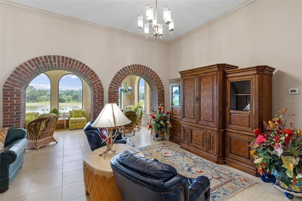 For Sale: $579,000 (3 beds, 2 baths, 2961 Square Feet)