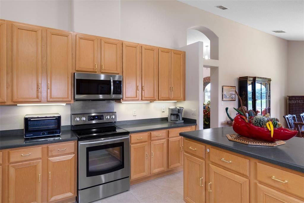 For Sale: $579,000 (3 beds, 2 baths, 2961 Square Feet)