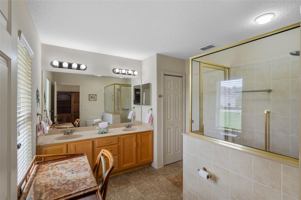 For Sale: $579,000 (3 beds, 2 baths, 2961 Square Feet)