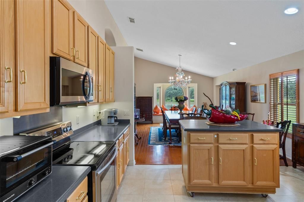 For Sale: $579,000 (3 beds, 2 baths, 2961 Square Feet)