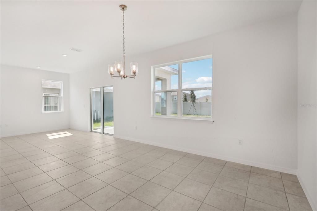 待售: $359,540 (4 贝兹, 2 浴室, 2313 平方英尺)