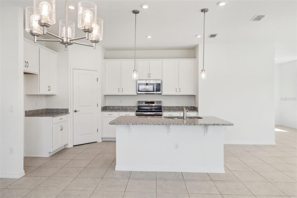 待售: $359,540 (4 贝兹, 2 浴室, 2313 平方英尺)