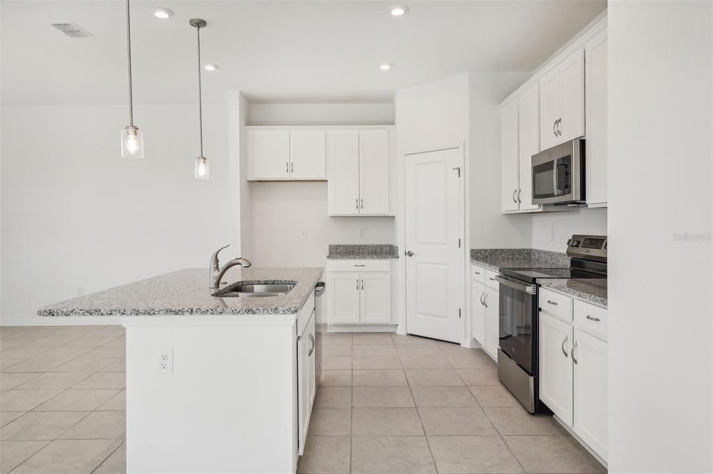 待售: $359,540 (4 贝兹, 2 浴室, 2313 平方英尺)