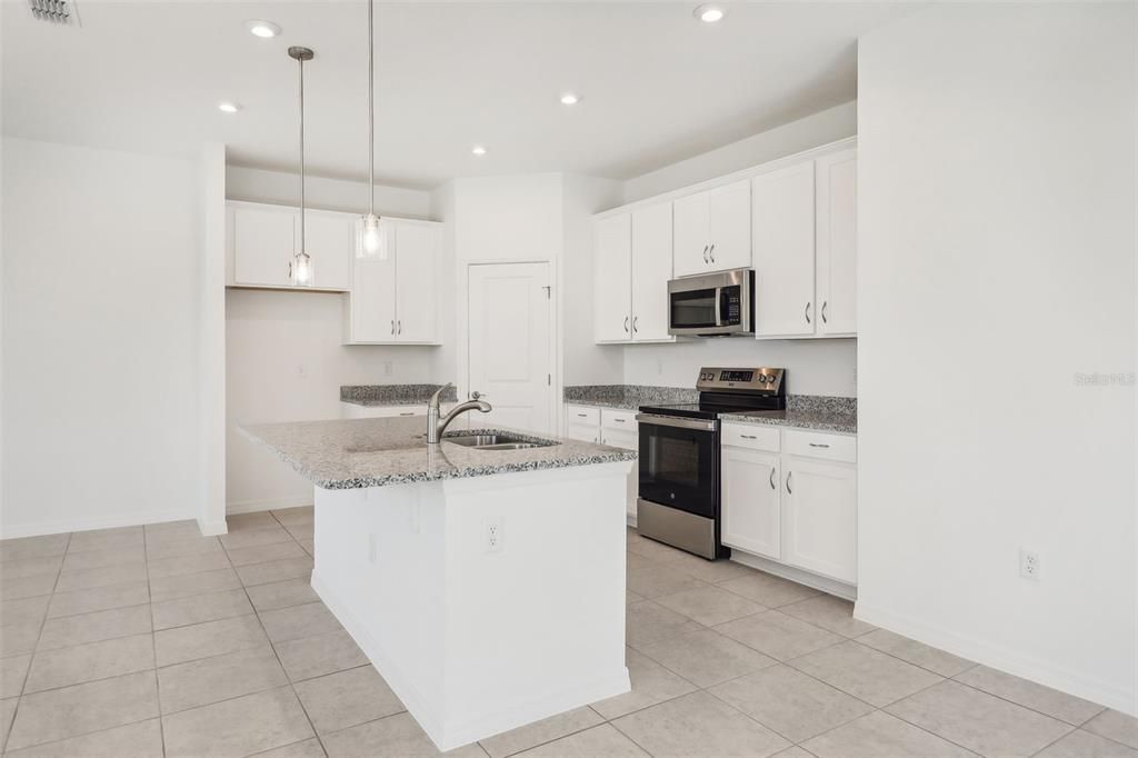 待售: $359,540 (4 贝兹, 2 浴室, 2313 平方英尺)