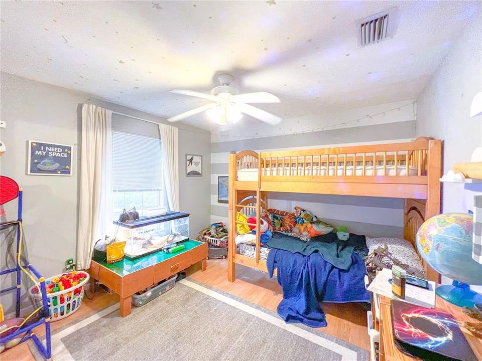 Activo con contrato: $325,000 (3 camas, 2 baños, 1686 Pies cuadrados)