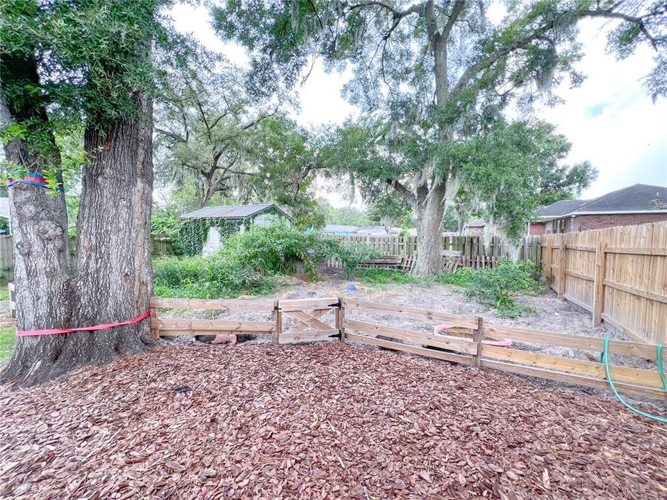 Activo con contrato: $325,000 (3 camas, 2 baños, 1686 Pies cuadrados)