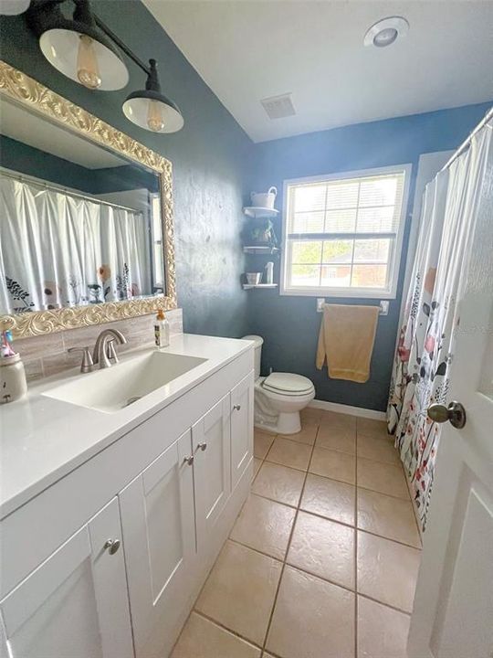 Activo con contrato: $325,000 (3 camas, 2 baños, 1686 Pies cuadrados)