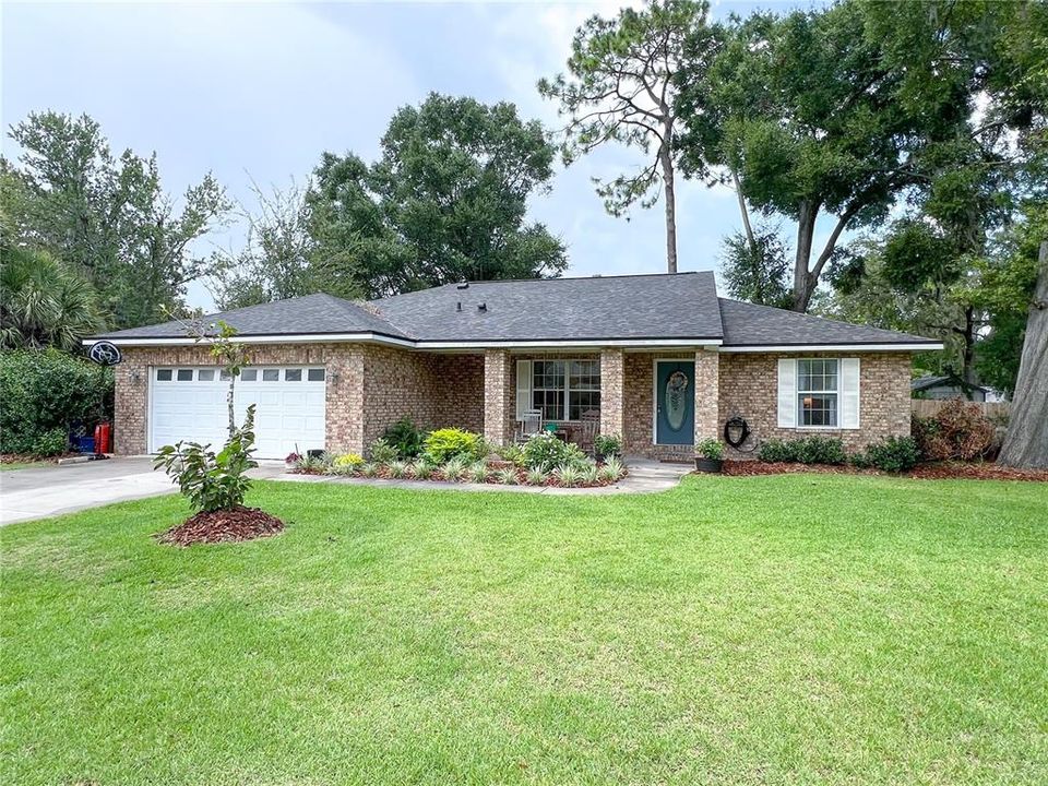 Activo con contrato: $325,000 (3 camas, 2 baños, 1686 Pies cuadrados)