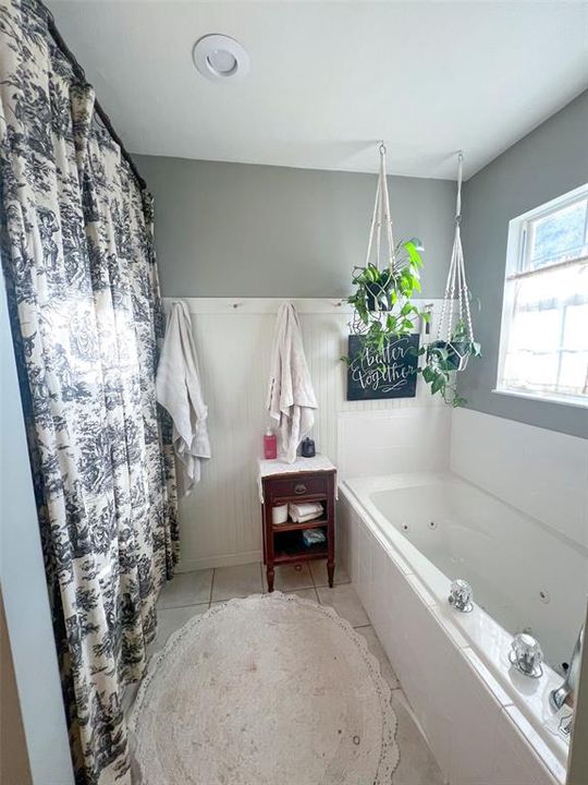 Activo con contrato: $325,000 (3 camas, 2 baños, 1686 Pies cuadrados)