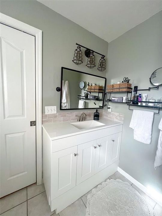 Activo con contrato: $325,000 (3 camas, 2 baños, 1686 Pies cuadrados)