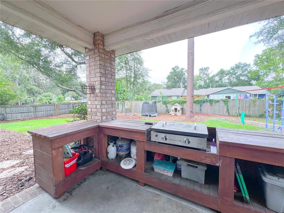 Activo con contrato: $325,000 (3 camas, 2 baños, 1686 Pies cuadrados)