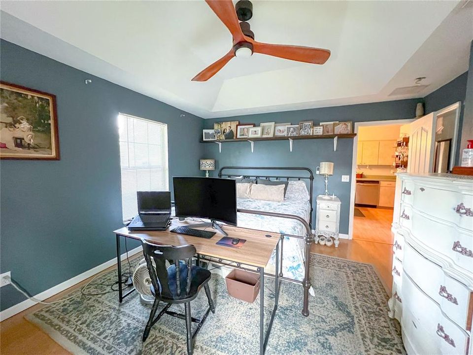 Activo con contrato: $325,000 (3 camas, 2 baños, 1686 Pies cuadrados)