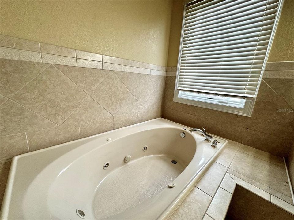 出租: $3,900 (3 贝兹, 3 浴室, 2982 平方英尺)