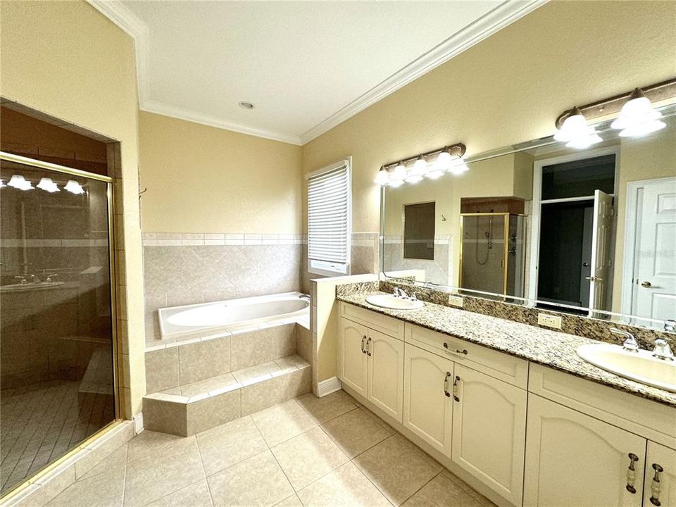 出租: $3,900 (3 贝兹, 3 浴室, 2982 平方英尺)