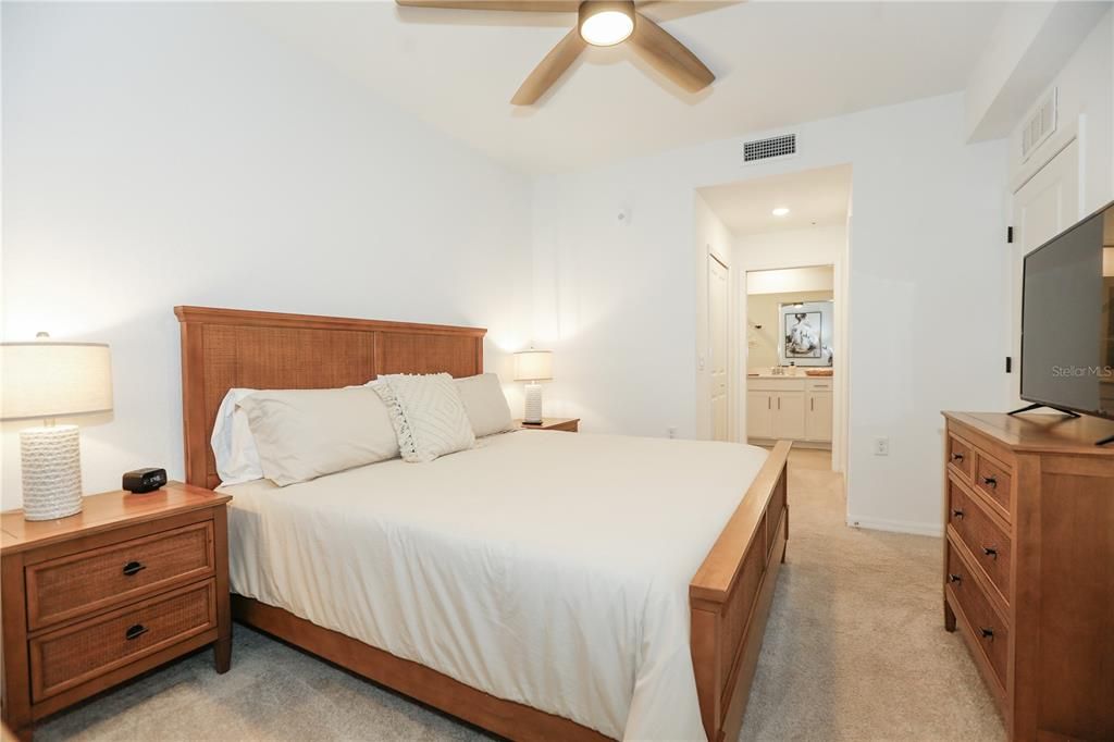 For Rent: $2,200 (2 beds, 2 baths, 1154 Square Feet)