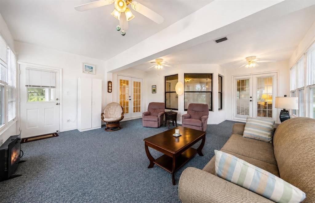 Active With Contract: $235,000 (2 beds, 2 baths, 1223 Square Feet)