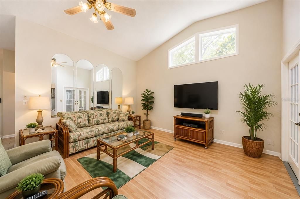 Active With Contract: $235,000 (2 beds, 2 baths, 1223 Square Feet)