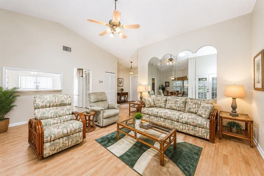 Active With Contract: $235,000 (2 beds, 2 baths, 1223 Square Feet)