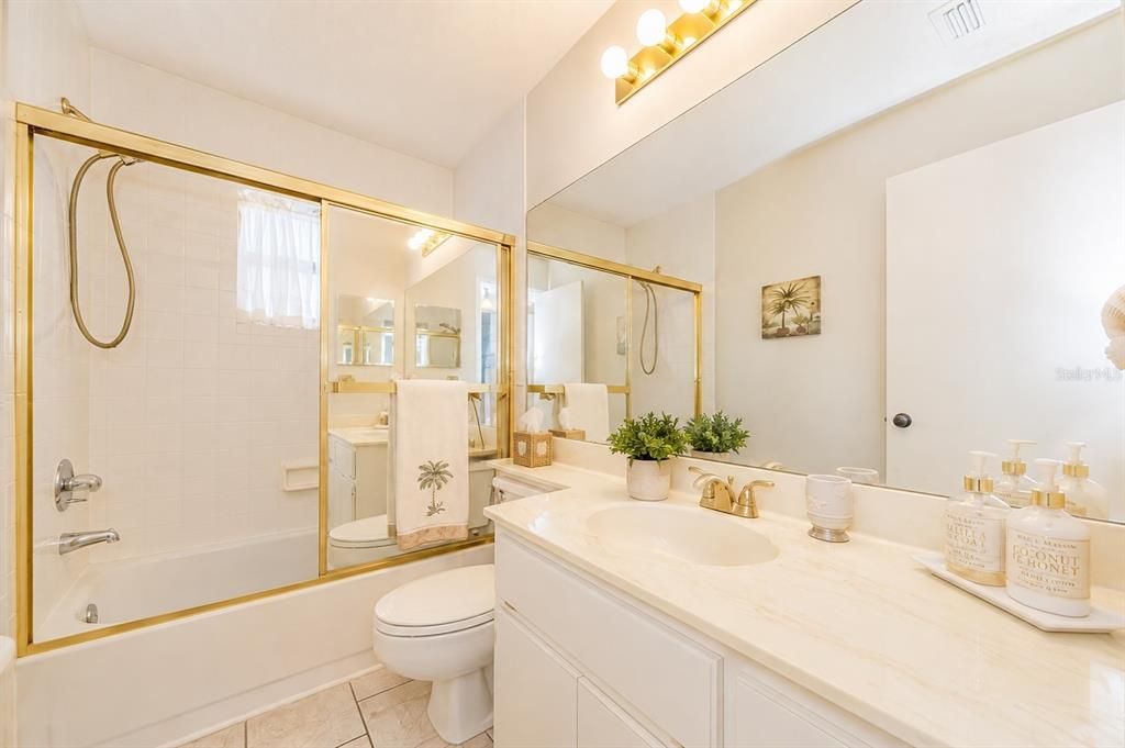 Active With Contract: $235,000 (2 beds, 2 baths, 1223 Square Feet)