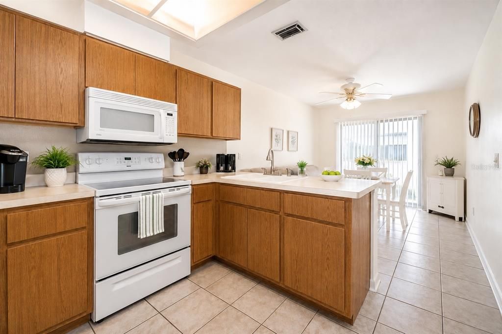 Active With Contract: $235,000 (2 beds, 2 baths, 1223 Square Feet)