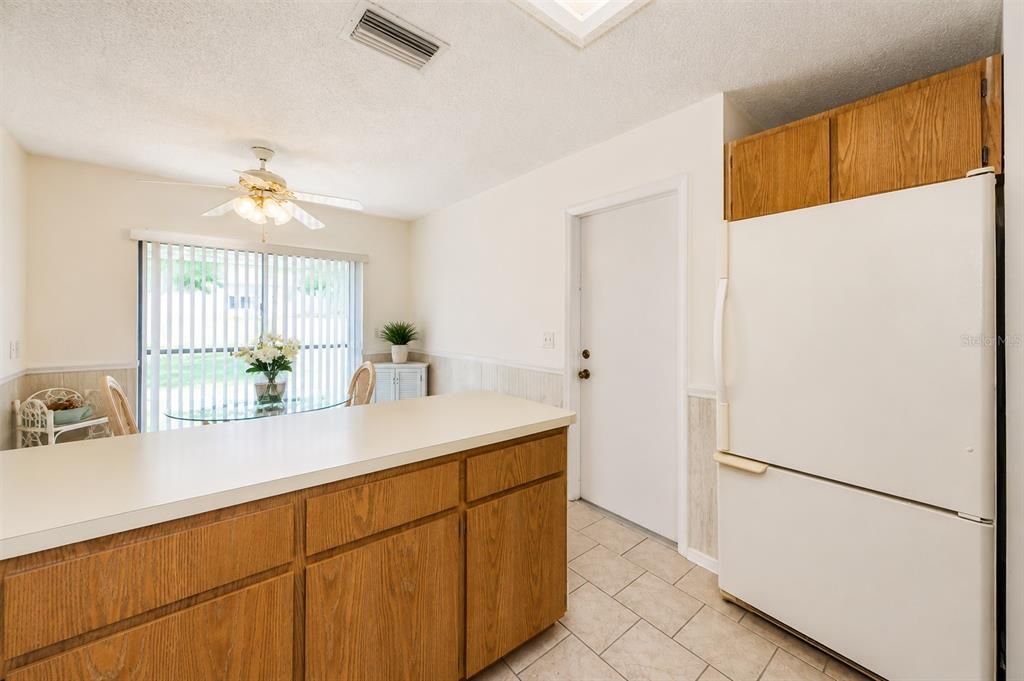 Active With Contract: $235,000 (2 beds, 2 baths, 1223 Square Feet)