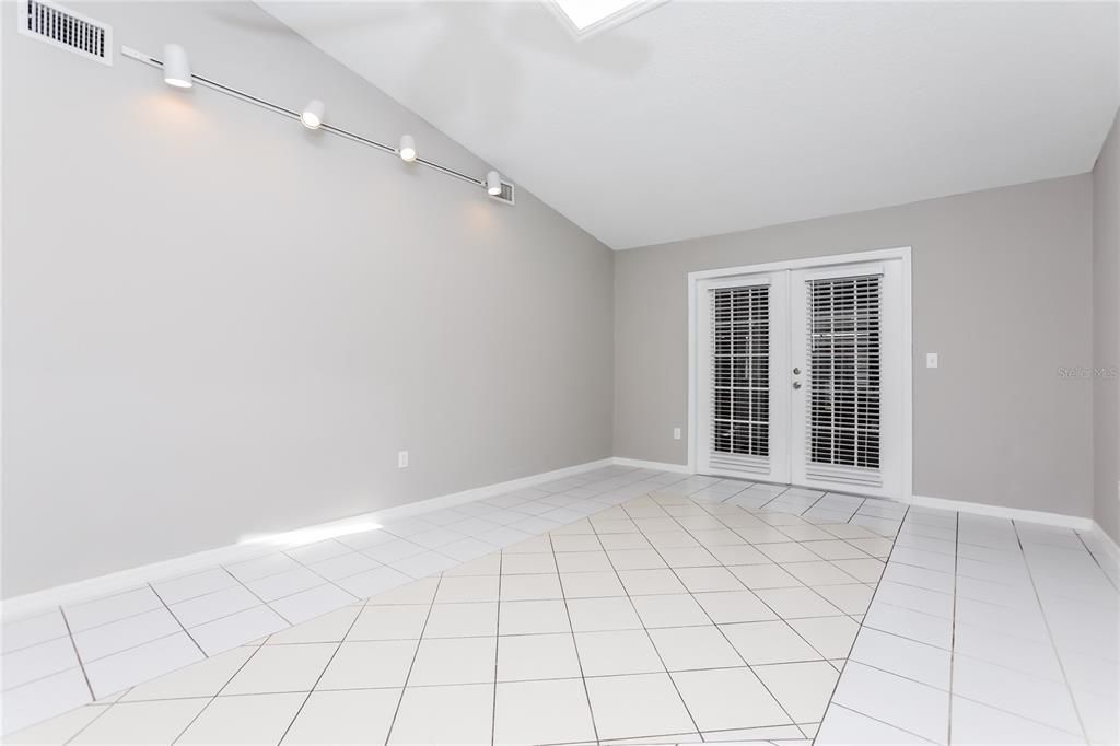 出租: $2,335 (4 贝兹, 2 浴室, 1770 平方英尺)