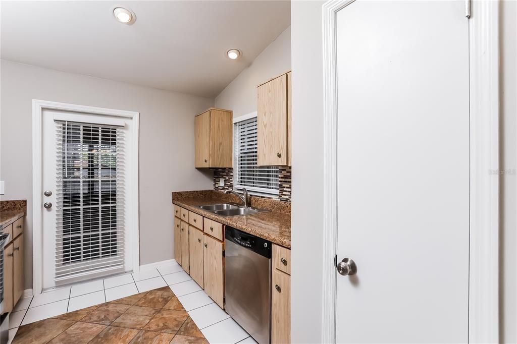 出租: $2,335 (4 贝兹, 2 浴室, 1770 平方英尺)