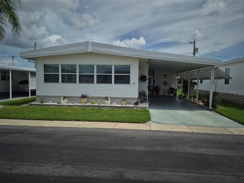 Active With Contract: $166,500 (2 beds, 2 baths, 1056 Square Feet)