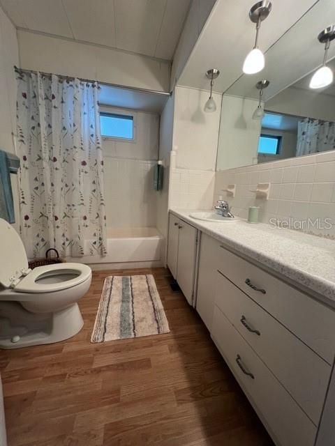 Active With Contract: $166,500 (2 beds, 2 baths, 1056 Square Feet)