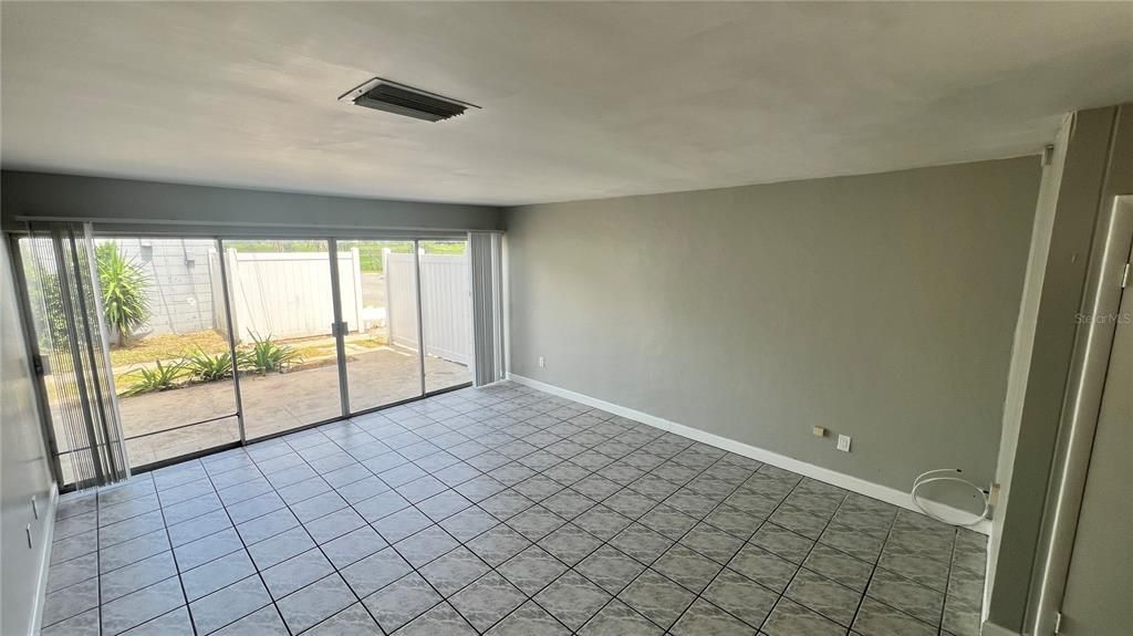 В аренду: $1,250 (2 спален, 1 ванн, 936 Квадратных фут)