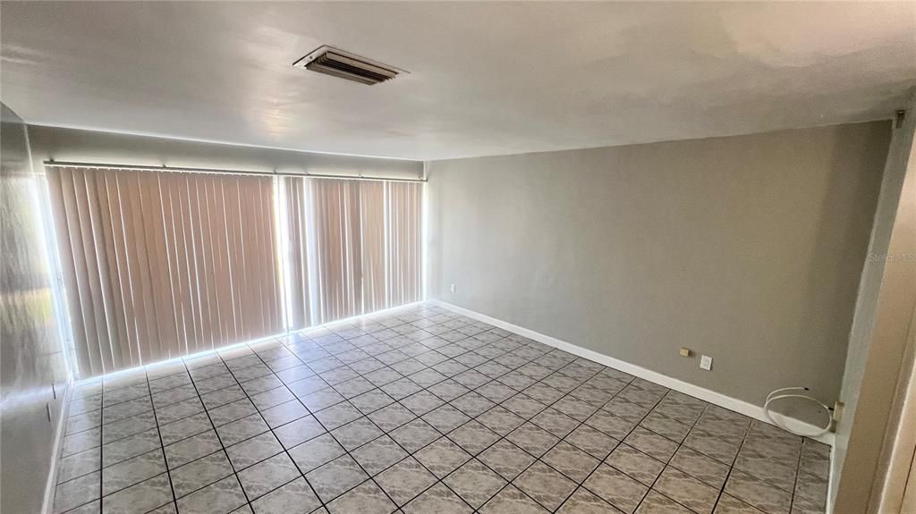 В аренду: $1,250 (2 спален, 1 ванн, 936 Квадратных фут)